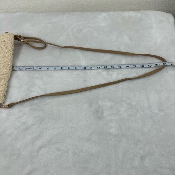 Boutique Woven Straw Crossbody Purse Beige Cream Boho Bag Neutral Puff Charm - Picture 6 of 7